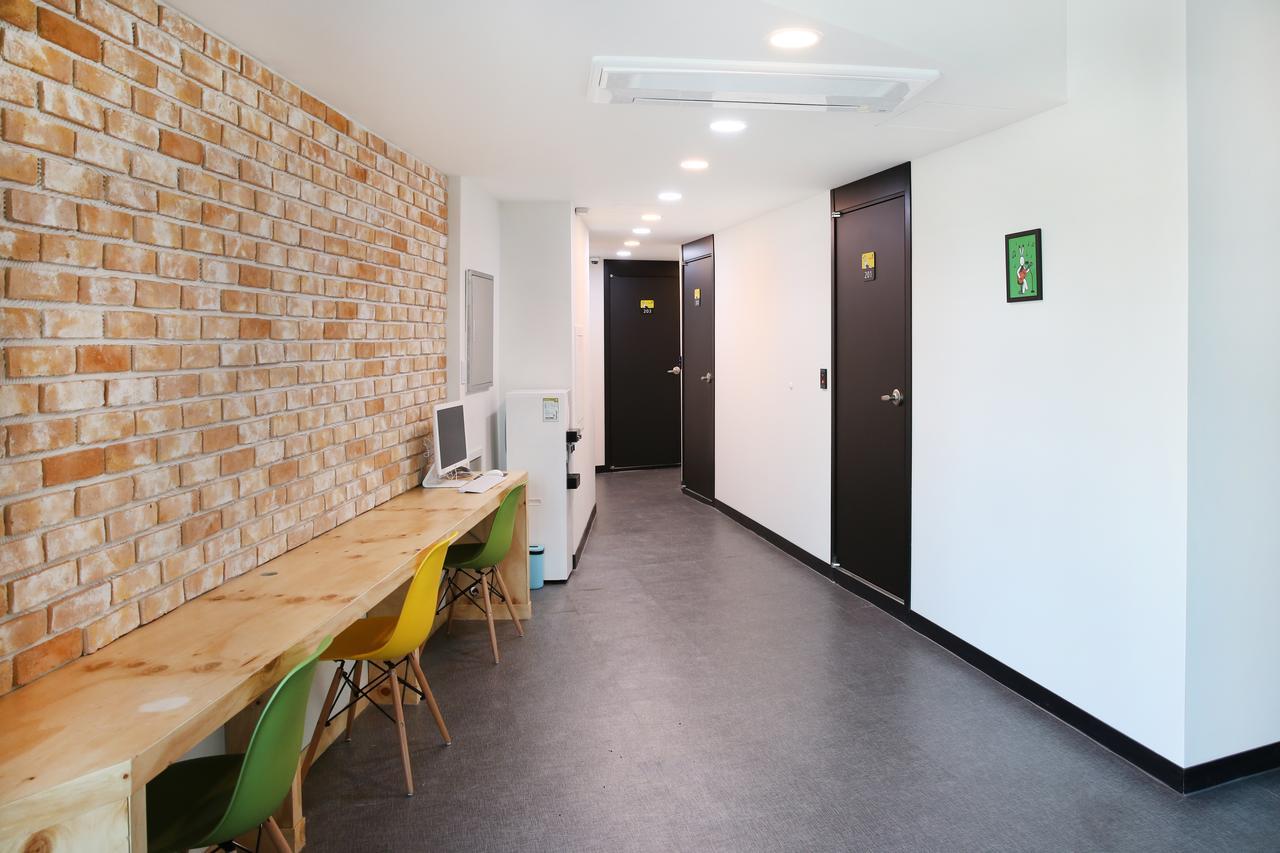 24 Guesthouse Yeosu Extérieur photo